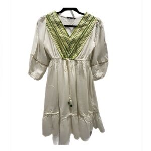 NWOT Zudio White Textured white embroidered dress green detailing Women’s Sz XS